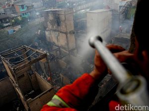 Kebakaran di Tanah Tinggi, 20 Mobil Damkar Dikerahkan