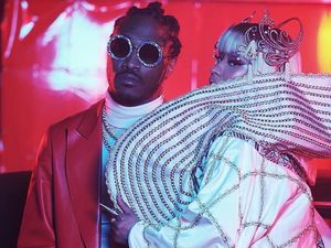 Kedua Kalinya, Nicki Minaj Pakai Aksesori Rancangan Desainer Indonesia Kedua Kalinya, Nicki Minaj Pakai Aksesori Rancangan Desainer Indonesia