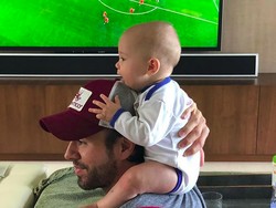 Bikin Gemas! Tawa Anak Enrique Iglesias Saat Main Bareng Ayahnya