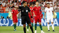 Ronaldo mengambil sendiri penalti itu. Di Piala Dunia 2018, ia sudah mencetak satu gol dari titik putih saat melawan Spanyol. (Foto: Murad Sezer/Reuters)