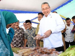 Mendes Sebut Dana Desa Kurangi Kemiskinan hingga 1,2 Juta Orang Mendes Sebut Dana Desa Kurangi Kemiskinan hingga 1,2 Juta Orang
