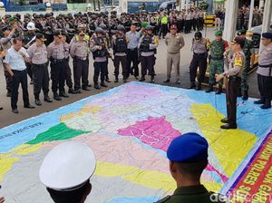 Jurus TNI-Polri Sukabumi Halau Kerusuhan Saat Pencoblosan Jurus TNI-Polri Sukabumi Halau Kerusuhan Saat Pencoblosan