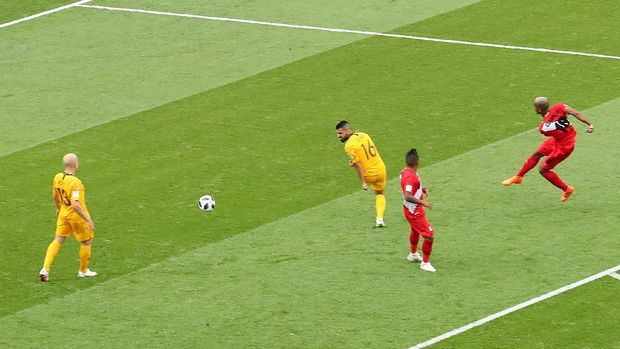 Proses gol Andre Carrillo ke gawang Australia.