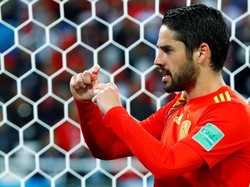 Isco merayakan golnya. REUTERS/Fabrizio Bensch.