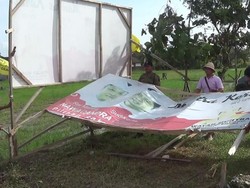 Baliho Pilgub Bali Dibersihkan KPU, Pendukung Sempat Protes