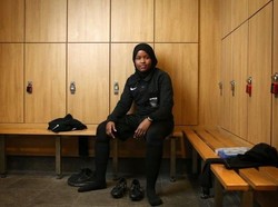 Mengenal Jawahir, Hijabers Pertama yang Jadi Wasit Sepakbola Inggris