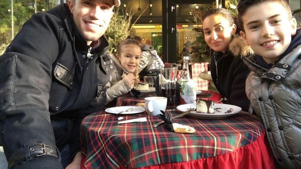 Pesona Robin van Persie Striker Asal Belanda yang Hobi Ngopi