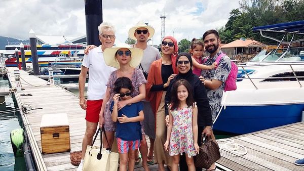 Foto: Liburan Keluarga Bunga Citra Lestari di Malaysia