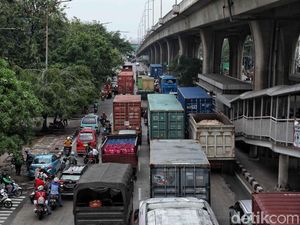 Pengusaha Truk Keluhkan Pungli dari Hulu Hingga Hilir Pengusaha Truk Keluhkan Pungli dari Hulu Hingga Hilir
