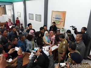 Sehari Jelang Pencoblosan, Ratusan Warga Garut Antre Bikin e-KTP