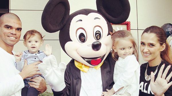 Di Balik Kegarangannya di Lapangan Hijau, Pepe Kebapakan Banget