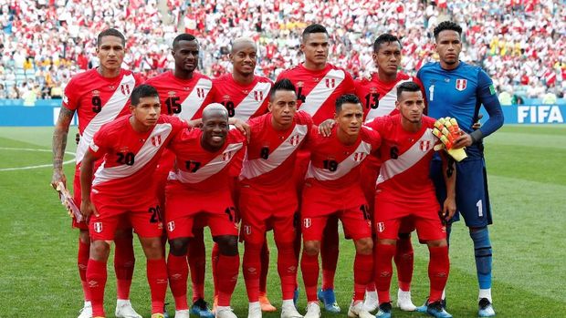 Timnas Peru masih bermain ngotot meski sudah pasti tersingkir.