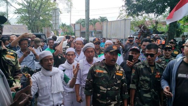 Kantor PDIP Banyumas Digeruduk Banser dan FPI