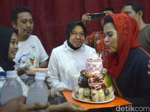 Saat Puti Diberi Kejutan Oleh Risma di Hari Ulang Tahunnya Saat Puti Diberi Kejutan Oleh Risma di Hari Ulang Tahunnya