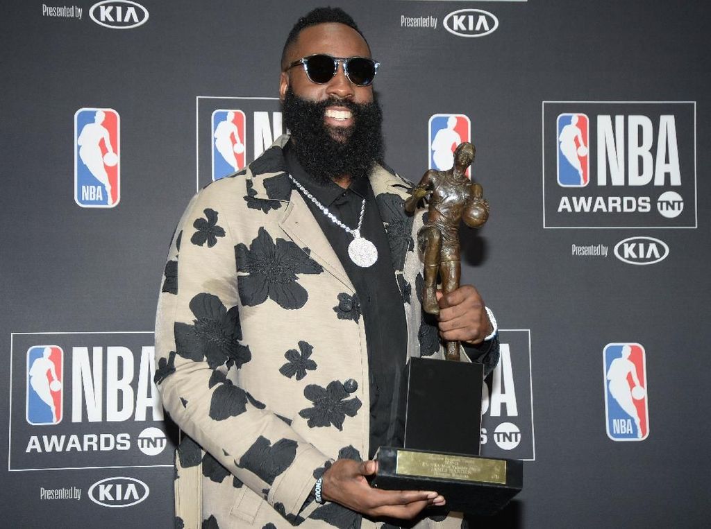 James Harden Raih Gelar MVP NBA 2018 James Harden Raih Gelar MVP NBA 2018