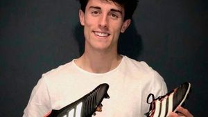 Intip Gaya Nongkrong dan Makanan Favorit Bek Spanyol, Alvaro Odriozola