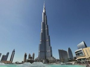 8 Fakta Burj Khalifa dan Adanya Perempuan Berdiri di Atas Puncak Gedung 8 Fakta Burj Khalifa dan Adanya Perempuan Berdiri di Atas Puncak Gedung