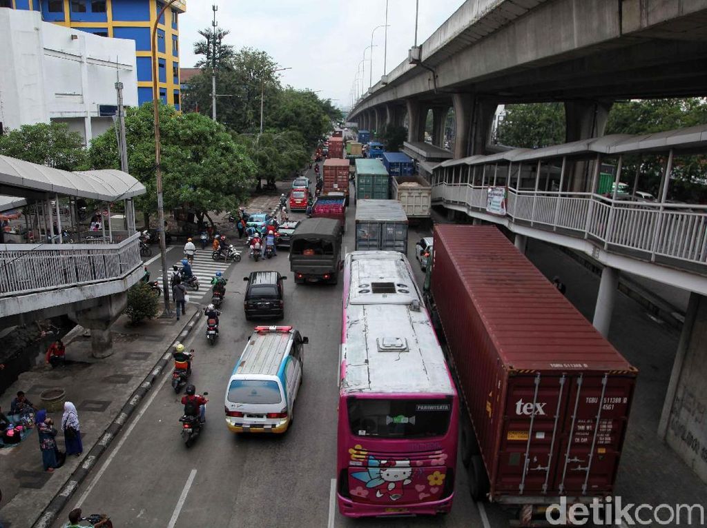 Pengusaha Truk Minta Tarif Mobil Pribadi di Tol JORR Juga Rp 30.000 Pengusaha Truk Minta Tarif Mobil Pribadi di Tol JORR Juga Rp 30.000