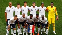 Prancis menurunkan Steve Mandanda, Djibril Sidibe, Raphael Varane, Presnel Kimpembe, Lucas Hernandez, Steven NZonzi, NGolo Kante, Ousmane Dembele, Antoine Griezmann, Thomas Lemar, dan Olivier Giroud. (Foto: Axel Schmidt/Reuters).