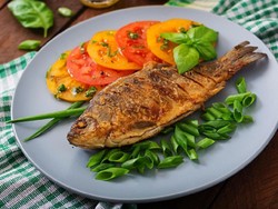 Ini Cara Goreng Ikan Agar Hasilnya Garing dan Renyah