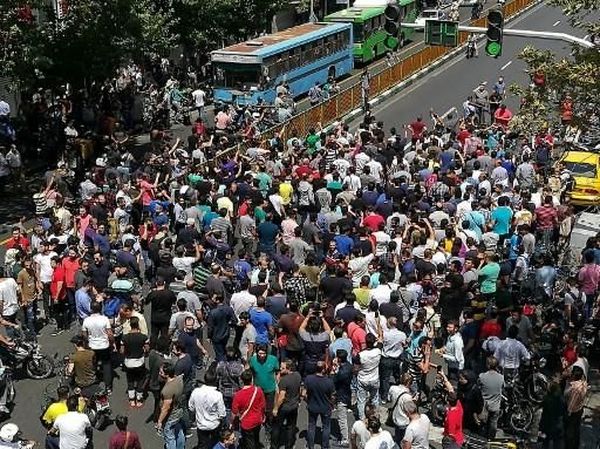 Foto: Aksi Demo Pedagang Iran Atas Kenaikan Harga Bahan Pokok