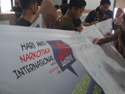 Hari Anti Narkotika, Warga Maros Bubuhkan Seribu Tanda Tangan