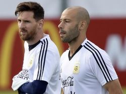 Salam Perpisahan Messi untuk Mascherano dan Gago