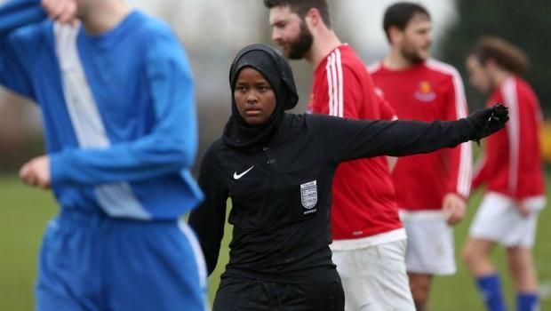 Jawahir Roble, Muslimah Berkulit Hitam Pertama yang Jadi Wasit di Inggris