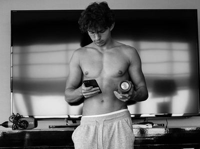 Foto: Rahasia Tom Holland Bentuk Otot dan Tubuh