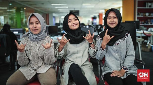 Voice of Baceprot beranggotakan tiga remaja perempuan Muslim.