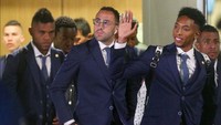 Berbusana formal dengan menggunakan jas dan dasi penampilan Mojica terlihat semakin keren. Yegor Aleyev/Yegor Aleyev/TASS.
