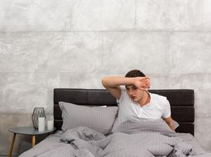 5 Alasan Kamu Terbangun Bersimbah Keringat Pagi Ini