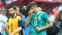 Tangisan Thomas Muller. REUTERS/Michael Dalder.
