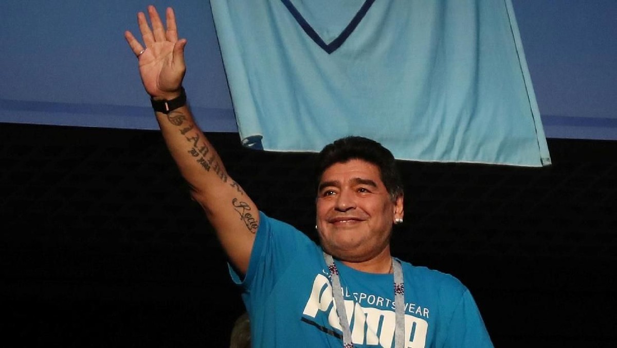 Diego Maradona harus dioperasi setelah terjadi masalah di otak. (Foto: Reuters)