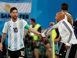 Ketika Sampaoli Konsultasikan Rotasi Pemain Kepada Messi Ketika Sampaoli Konsultasikan Rotasi Pemain Kepada Messi
