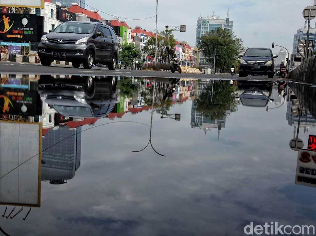 Efek Libur Pilkada, Jalan Boulevard Kelapa Gading Lancar Efek Libur Pilkada, Jalan Boulevard Kelapa Gading Lancar