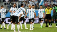 Blundernya yang berujung penalti Nigeria boleh jadi akan terlupakan lewat penampilan trengginasnya, dengan wajah berdarah-darah. Gabriel Rossi/Getty Images. Gabriel Rossi/Getty Images.