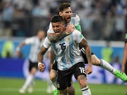 Keberuntungan berada di pihak Argentina saat Marcos Rojo tidak diduga menjadi pahlawan Argentina. Pemain bertahan itu mencetak gol kemenangan di menit ke-86, yang memastikan Argentina memenangi pertandingan. Gabriel Bouys/AFP/Getty Images