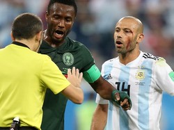Penampakan Mascherano berjibaku samapi berdarah saat melawan Nigeria di Stadion St. Petersburg, Rabu (27/6/2018) dinihari WIB. Gabriel Rossi/Getty Images.