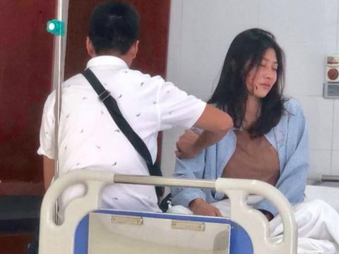 Balas Dendam, Istri Sah Telanjangi Pelakor dan Siram Bubuk Cabai ke Tubuhnya