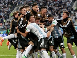 Bersamaan dengan kekalahan Islandia 1-2 di tangan Kroasia, maka Argentina berhak atas tiket lolos. Messi cs menyudahi fase grup di peringkat kedua dengan empat poin, di belakang juara grup Kroasia (9) yang meraih 100 persen kemenangan. REUTERS/Henry Romero.
