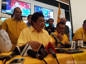 Airlangga Menolak Gugatan Syarat Cawapres Airlangga Menolak Gugatan Syarat Cawapres