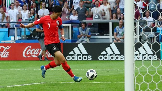 Son Heung-min gagal membawa Korea Selatan ke babak 16 besar Piala Dunia 2018 meski menang 2-1 atas Jerman di fase grup. (