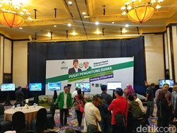 Pantau Quick Count, 8 TV Mejeng di Markas Ridwan Kamil-Uu