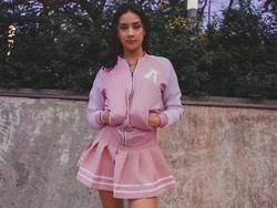 Kibarkan Bendera Robek, Instagram Anya Geraldine Diserbu Netizen