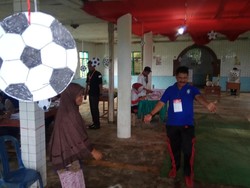 Bekas Masjid di Maros Disulap Jadi TPS Bernuansa Sepak Bola