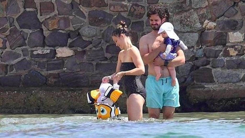 Serunya Liburan Pangeran Carl Philip Sekeluarga di Prancis Serunya Liburan Pangeran Carl Philip Sekeluarga di Prancis