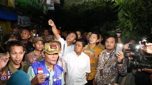 Mensos Tinjau Lokasi Kebakaran Tanah Tinggi