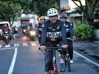 Foto: Ahmad Syaikhu, Cawagub Jawa Barat yang Doyan Banget Gowes