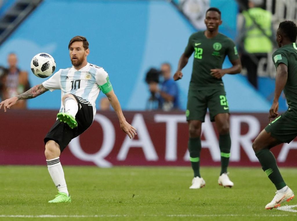 Tentang Pita Merah di Kaki Kiri Lionel Messi Tentang Pita Merah di Kaki Kiri Lionel Messi
